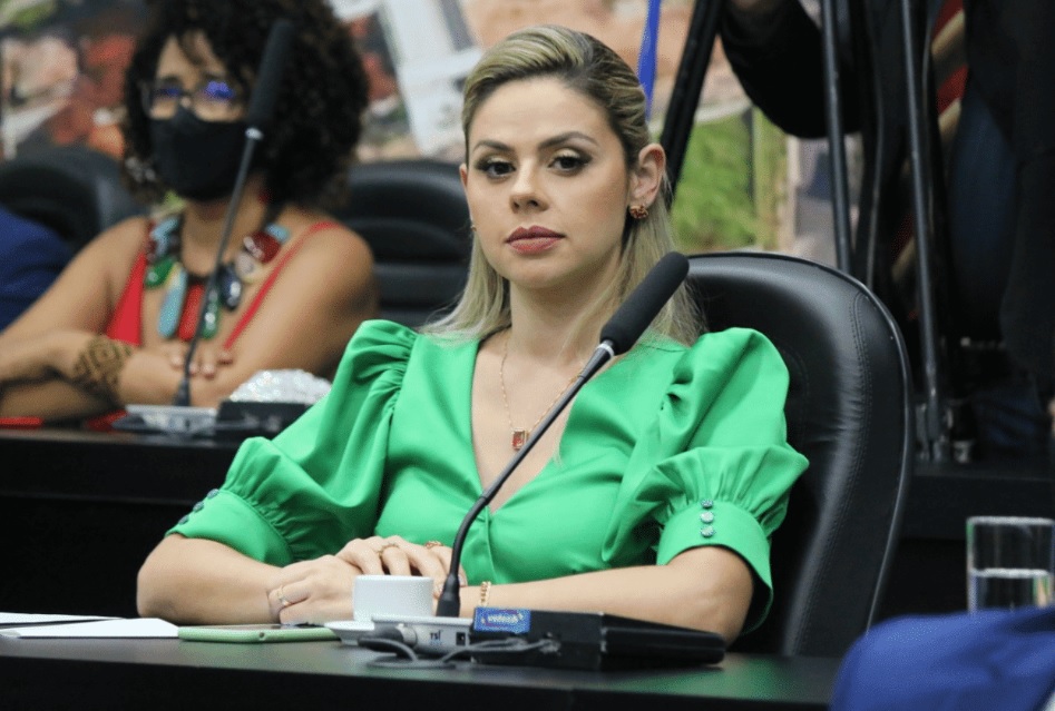 Michelly quer afastamento de Edna da Comissão de Direitos das Mulheres após demitir servidora grávida 