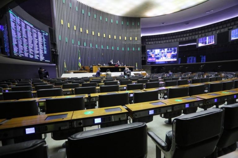 Plenário da Câmara convoca ministro Paulo Guedes para explicar sociedade em offshore de paraíso fiscal