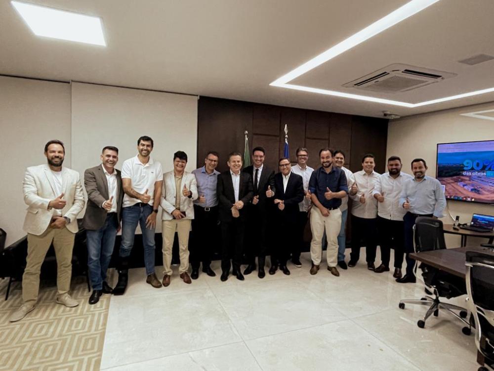 Prefeitos de MT se reúnem com governador Mauro Mendes e buscam renovação na AMM
