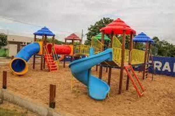 Vereador indica construção de playground no Benjamim Raiser
