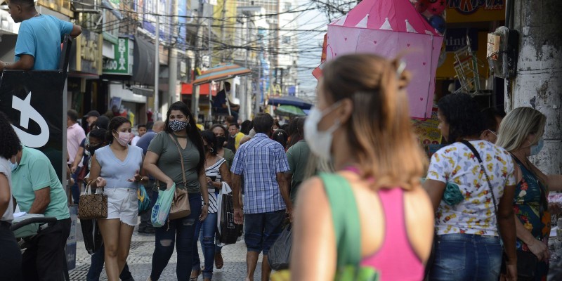 Duque de Caxias flexibiliza uso de máscara contra covid-19