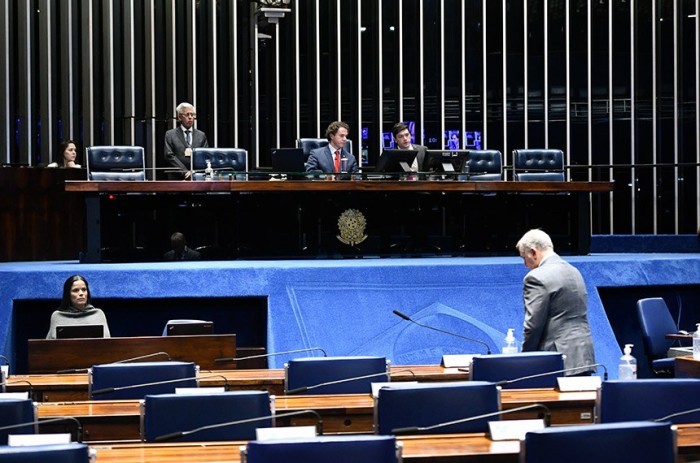 Senado aprova criação de política nacional para setor de flores e plantas ornamentais