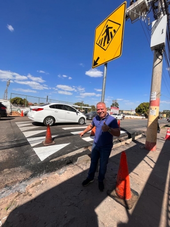 Chico atende reivindicação da AMDE e vistoria obras de faixa elevada