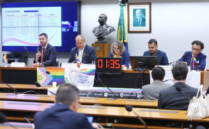 Pesquisa mostra dificuldades na implantação de políticas públicas para população LGBTQIA+