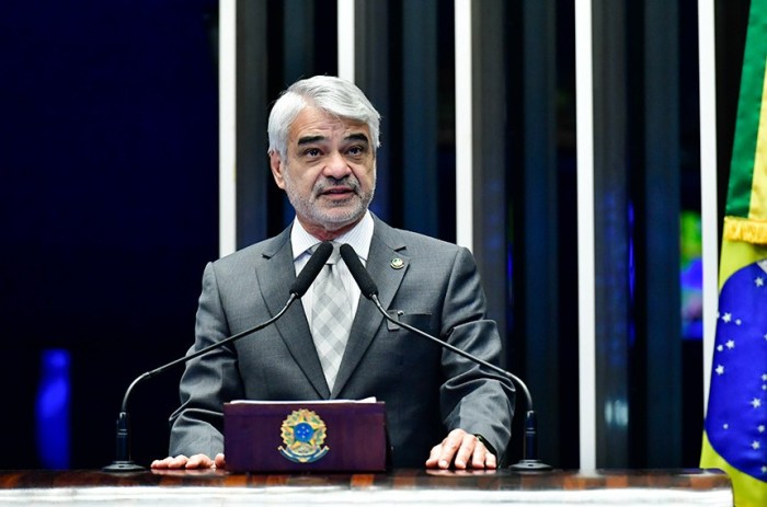 Humberto destaca avanços na economia no governo Lula e cobra redução dos juros