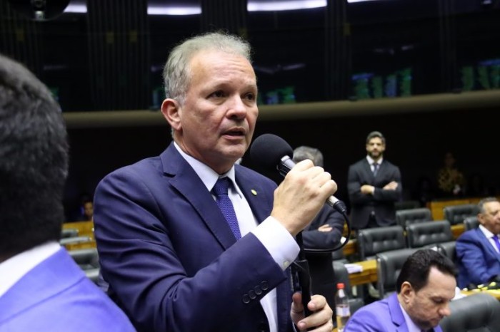 Projeto isenta de Imposto de Renda o benefício especial de servidor com doença grave