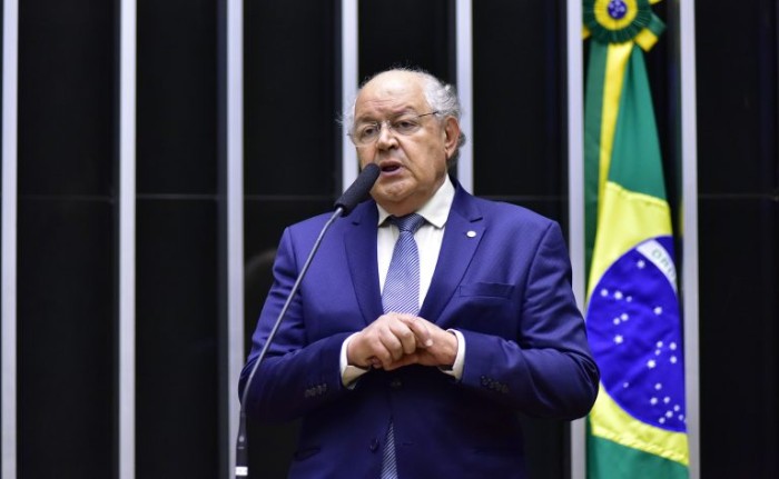 Deputados favoráveis apontam avanços da reforma tributária; líder da oposição reforça voto contrário