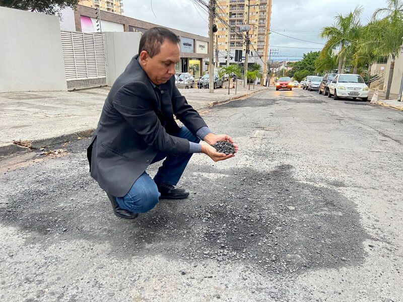 Vereador quer criar Comissão para fiscalizar serviço de tapa buracos devido à falta de qualidade