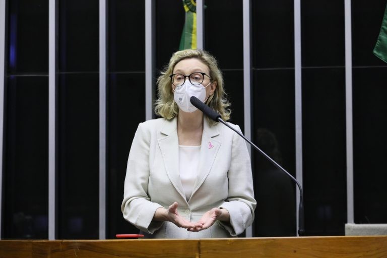 CCJ aprova reconhecimento da atividade de compositor como profissão artística