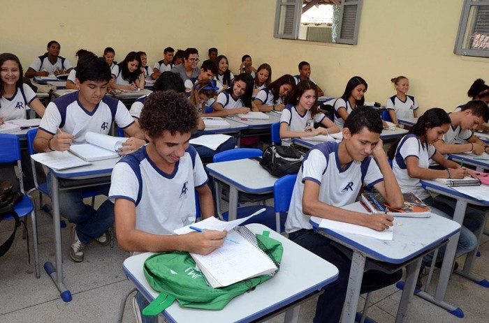 Subcomissão vai debater o ensino médio com trabalhadores em educação