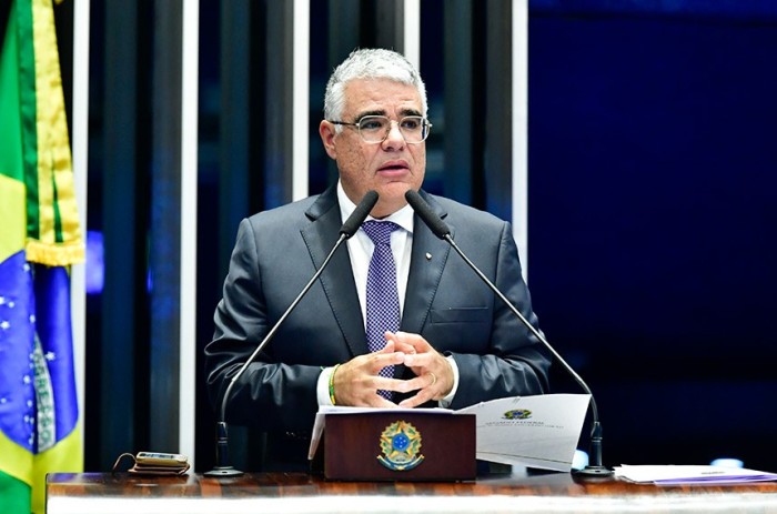 Girão aponta o que considera 'incoerências' do PT e de Lula