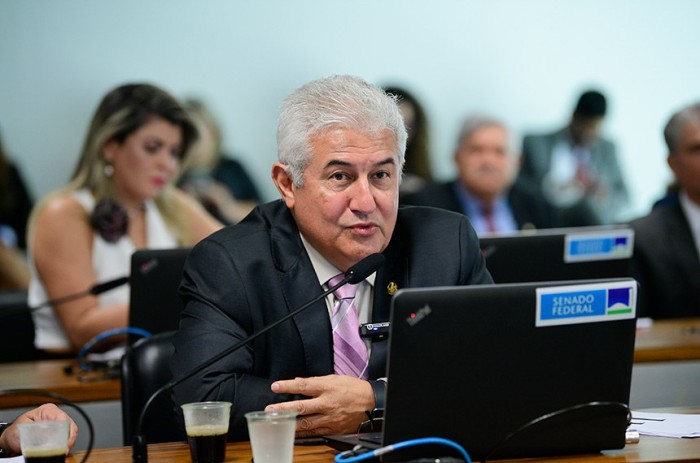 CE aprova instalação de painéis antidrogas em escolas públicas e privadas