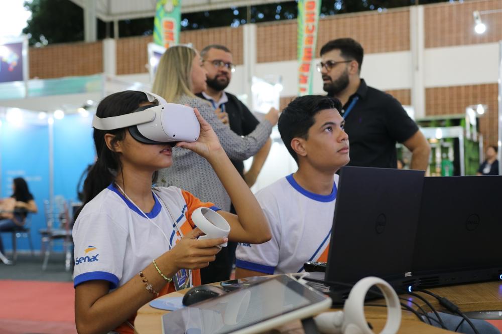 Cursos gratuitos de programação e robótica para jovens a partir dos 15 anos