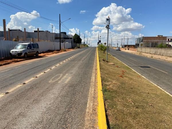 Presidente da Câmara solicita melhorias na sinalização de trânsito em trecho da Claudino Frâncio