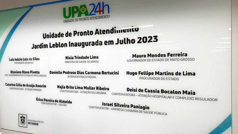 Mendes inaugura UPA em Cuiabá e nome de Emanuel não é colocado em placa; Pinheiro fez o mesmo com vice 