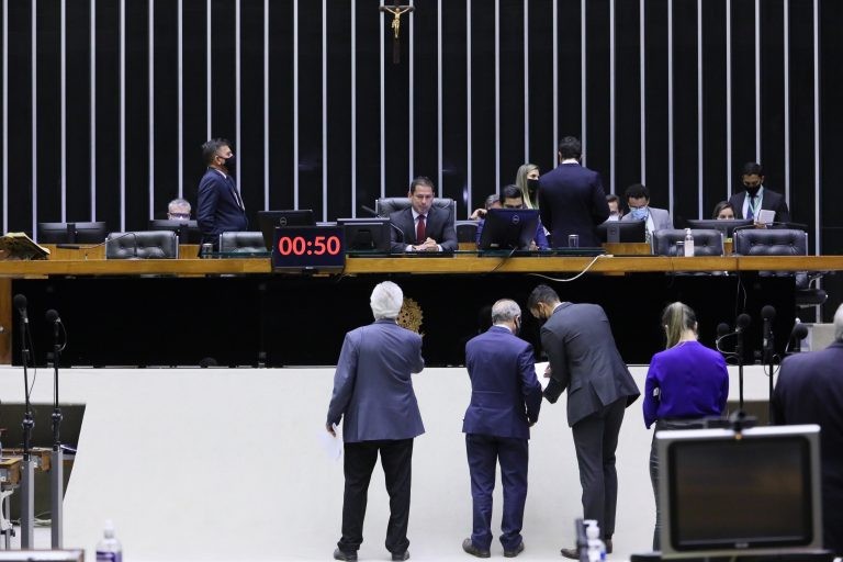 Deputados aprovam R$ 546 mil para custear observação internacional das eleições; acompanhe