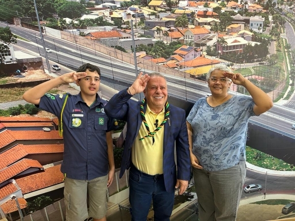 Chico 2000 recebe visita de membro do grupo de escoteiros Philippe Landes