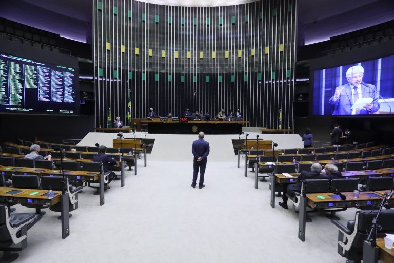 Congresso aprova crédito para obras em rodovias e fábrica de combustível nuclear