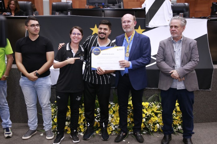 Time feminino do Mixto é homenageado após conquista de título nacional inédito