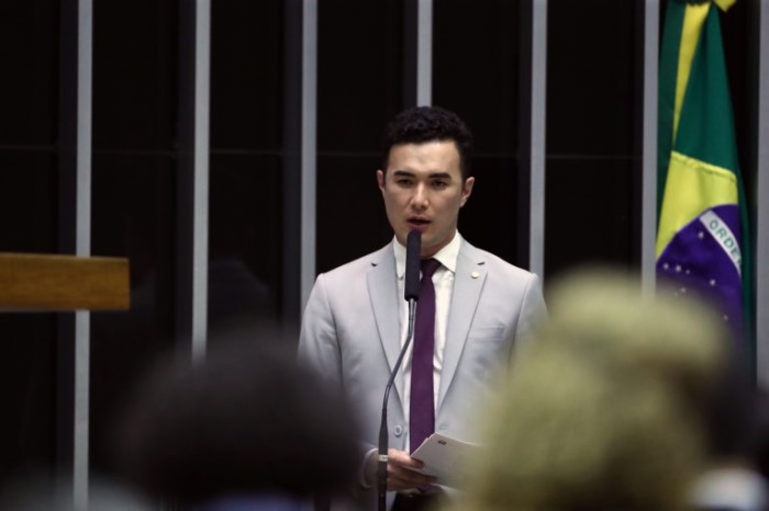 Proposta diferencia penas para traficante e usuário de drogas no meio militar