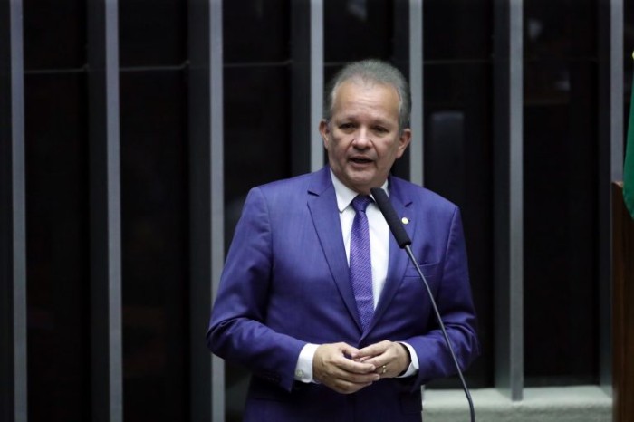 Projeto regulamenta a cobrança de estacionamento em área de embarque de aeroportos