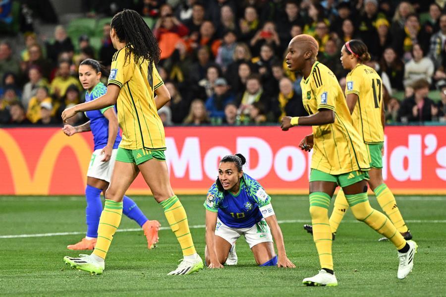Brasil empata com a Jamaica, é eliminado e Marta dá adeus às Copas do Mundo
