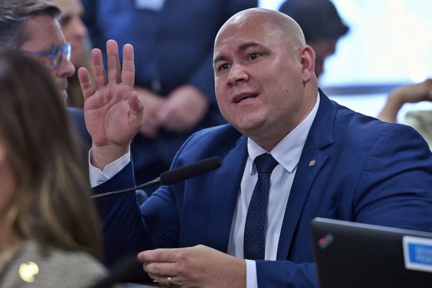 Abílio volta tumultuar durante sessão de CPMI e constrange até aliados 