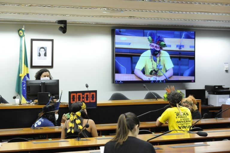 Parlamentares e movimentos sociais defendem continuidade de cotas nas universidades