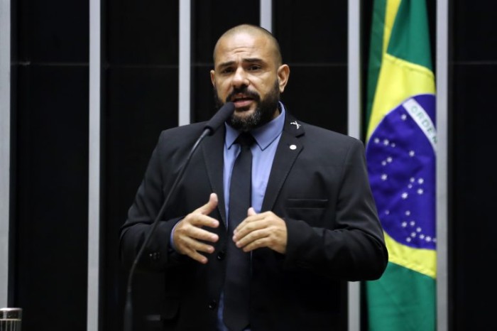 Comissão aprova projeto que exige divulgação do direito da pessoa com deficiência a atendimento domiciliar