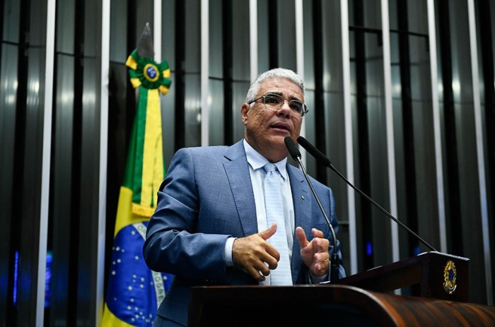 Girão pede demissão dos ministros da Saúde e dos Direitos Humanos