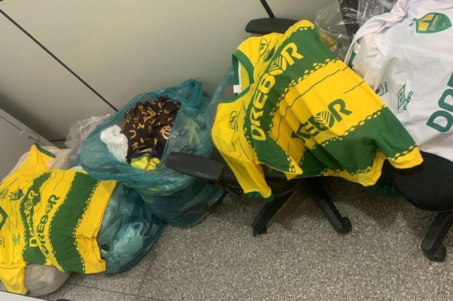 Decon apreende centenas de camisetas falsificadas em Cuiabá 