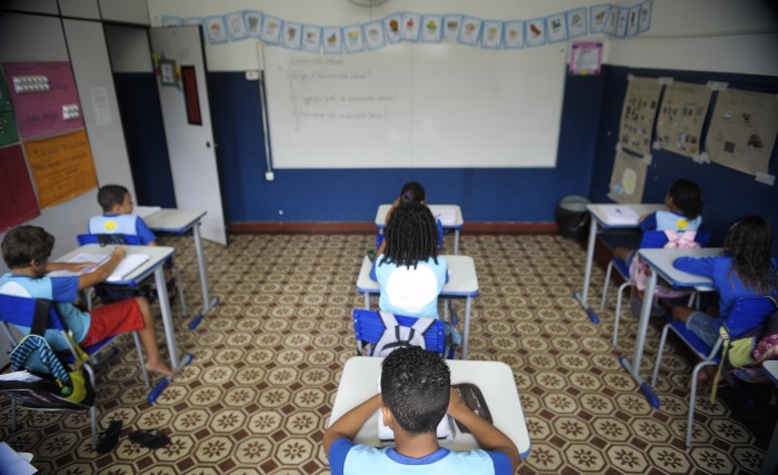 Mais horas na escola não é educação integral, avaliam especialistas