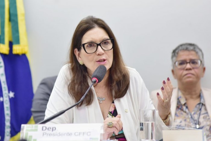 Comissão vai ouvir ministra da Saúde sobre gestão de hospitais federais no RJ