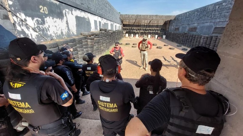 Policiais penais recebem treinamento técnico em armamento e tiro