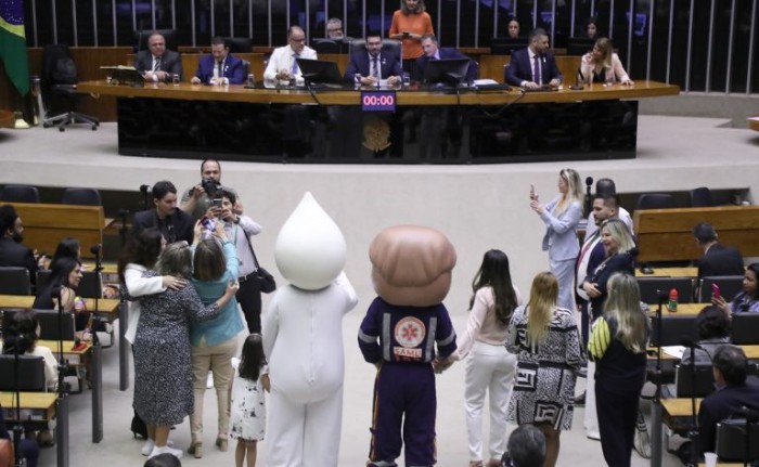 Câmara faz homenagem ao Dia da Vigilância Sanitária e aos 70 anos do Ministério da Saúde