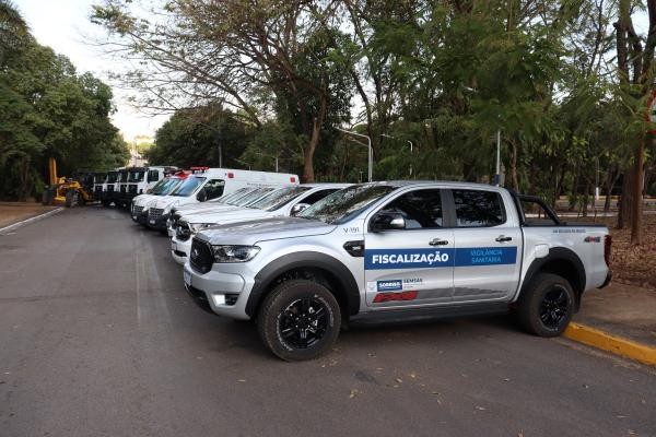 Vereadores participam da entrega oficial da nova frota de veículos que contou com emenda parlamentar
