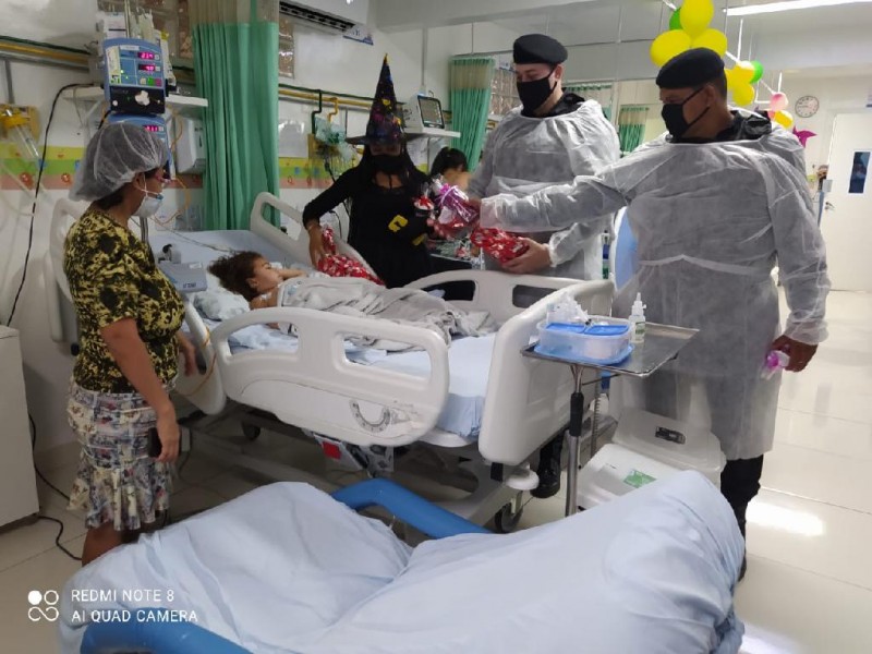 Bope celebra o Dias das Crianças com pacientes e funcionários do Hospital Santa Casa