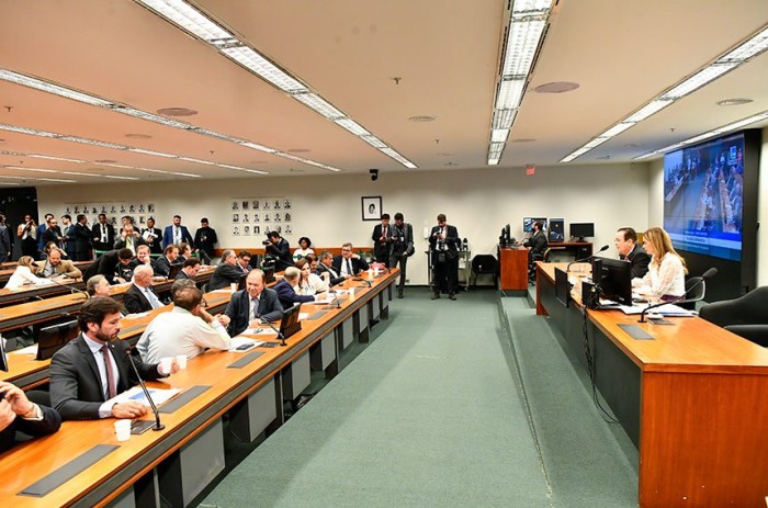 CMO aprova crédito de R$ 25,9 milhões para três ministérios