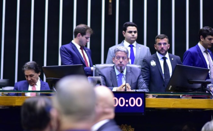 Deputados analisam projeto que cria gratificação por acúmulo de função na DPU; acompanhe