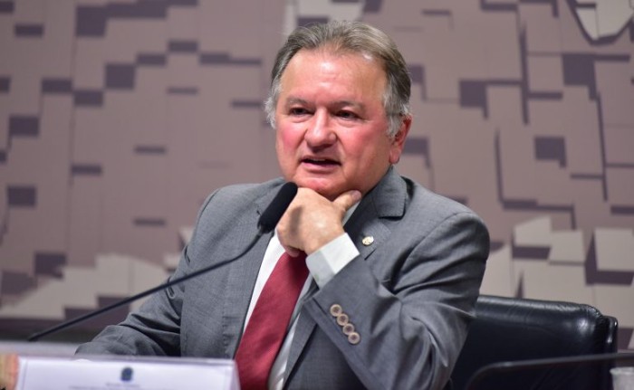 Comissão aprova MP do salário mínimo e inclui correção da tabela do IR