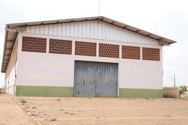 Vereador solicita climatização no barracão comunitário do bairro Mário Raiter