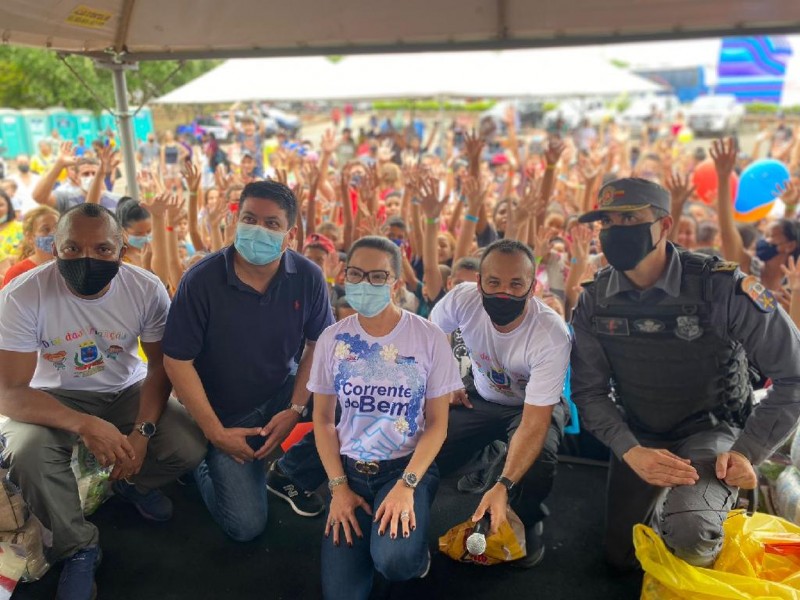 Primeira-dama e PM entregam brinquedos para mais de 700 crianças carentes de Cuiabá e Várzea Grande