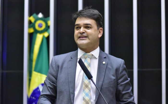 Deputados analisam projeto que torna qualificado o homicídio praticado contra juiz ou promotor de Justiça; acompanhe