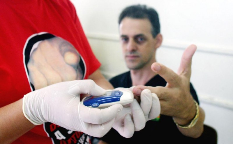 Profissionais da saúde podem se inscrever em curso sobre aplicação de insulina em paciente com diabetes