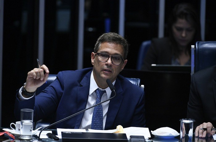 Em mais de três horas, senadores questionam presidente do BC