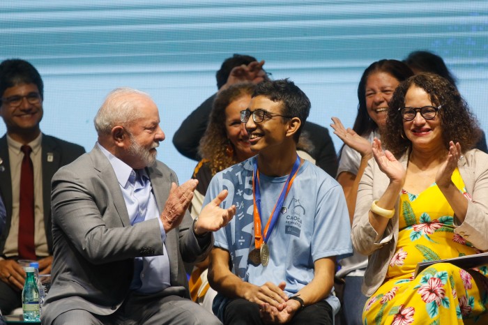 Lula defende mais investimentos públicos em educação