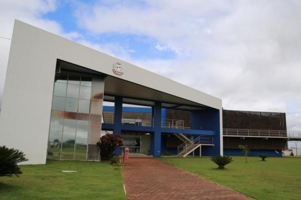 Parlamentar pede reforma geral do Centro de Eventos Ari José Riedi