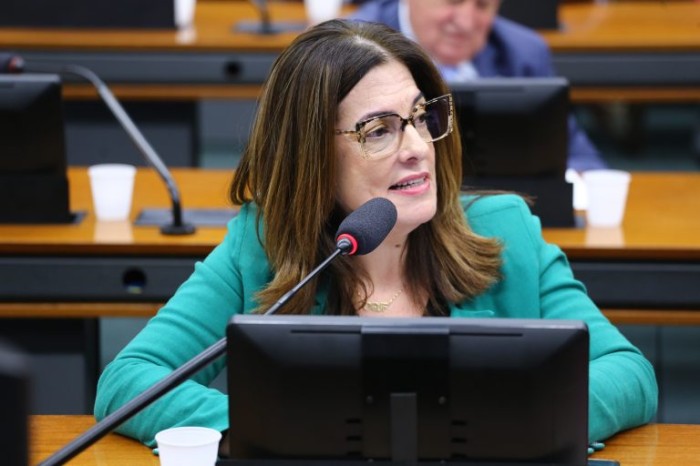 Comissão aprova projeto que dispensa prescrição médica para mamografia de pacientes entre 40 e 69 anos