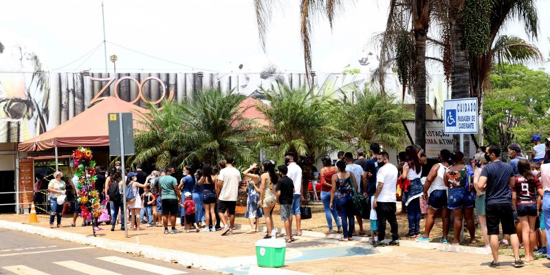 Zoo de Brasília tem tumulto na porta e polícia é acionada
