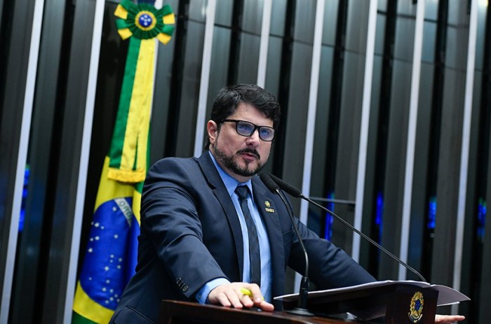 Marcos do Val faz apelo ao STF para devolver suas contas nas redes sociais